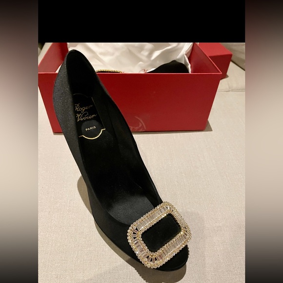 BNIB Roger Vivier black satin crystal embellished heels, perfect and never worn - Picture 3 of 9
